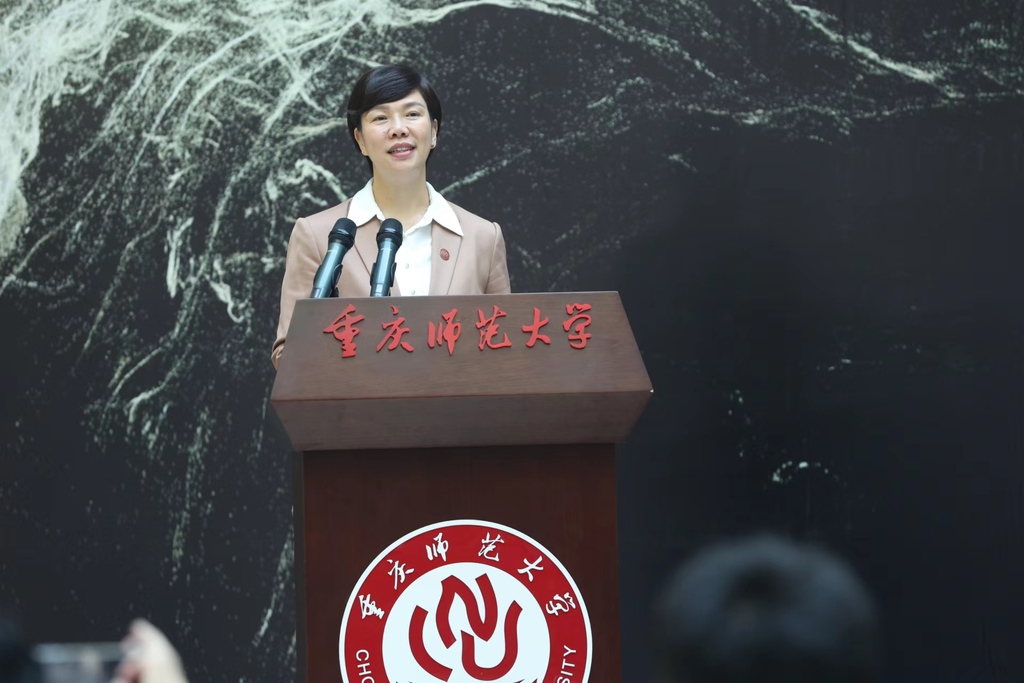 beat365正版唯一官网必一党委书记张艳讲话并宣布展览开幕。受访者供图 华龙网发